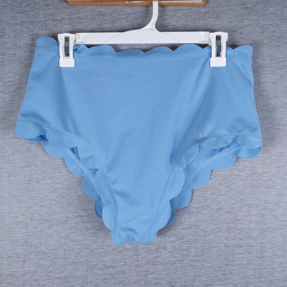 🎉 3/$20 Zaful Textured Scalloped High Waisted Bikini Bottom - Picture 4 of 7